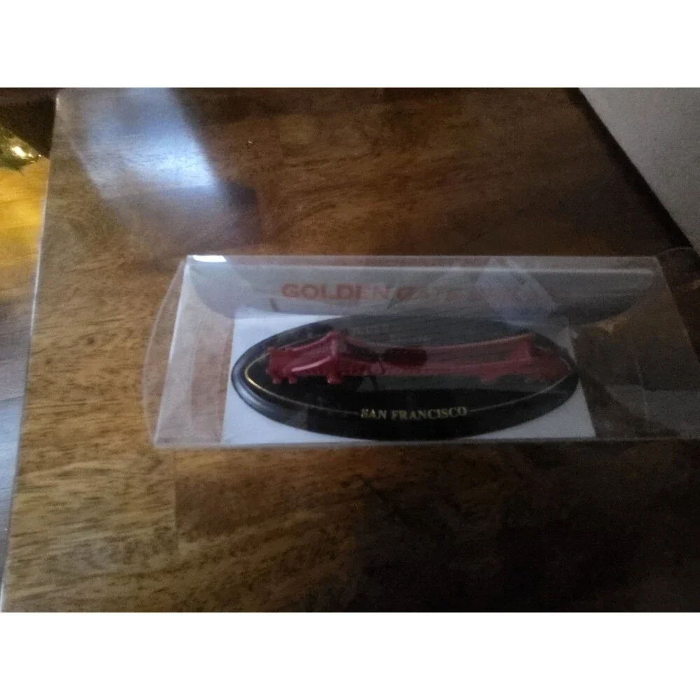 Golden gate‎ Bridge  Model New In Box